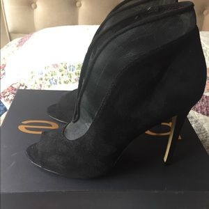 Bebe perp toe heels brand new